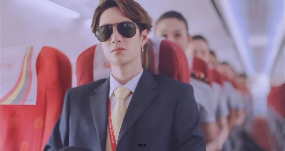 井柏然|《长空之王》将袭，韩寒监制，男主王一博，看到女主：票房稳了？