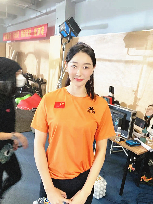 全球时尚号|孙一文不愧是颜值担当，左手舞剑屡获冠军，打扮起来如邻家姐姐