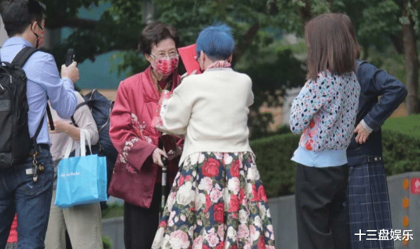 伊能静|庾澄庆母亲90大寿，对两任儿媳态度相反，哈林伊能静离婚是她逼的