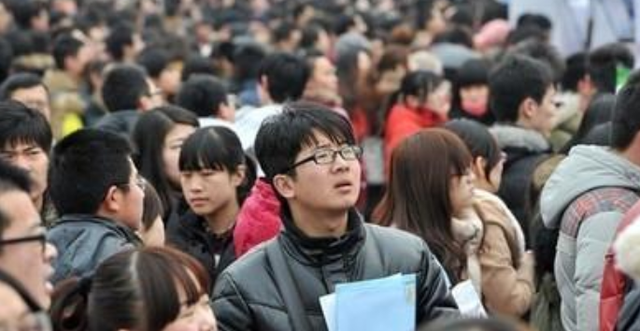 张杰|同样是参加开学典礼，张杰和胡歌却收到“两极化”评价，为何如此