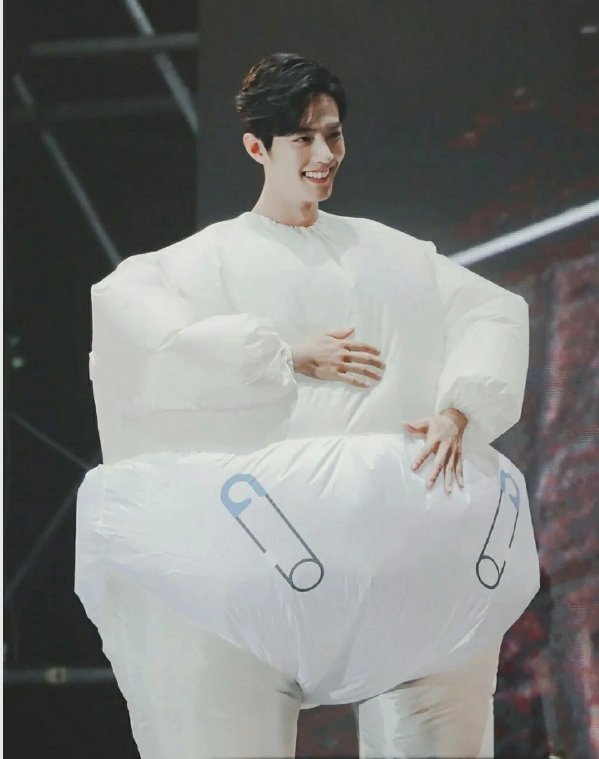 小姐姐|肖战喜讯不断,贺岁电影官宣定档,与功夫巨星搭档引期待!