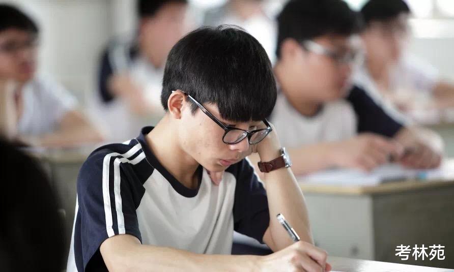 学霸|女生靠关系进重点高中，高考仅206分：强行进学霸圈，不一定好