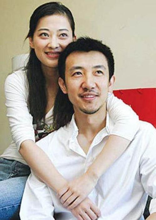 梅婷養他6年，李小冉為他打瞭2次胎，他卻娶瞭比自己小15歲的女人-圖4