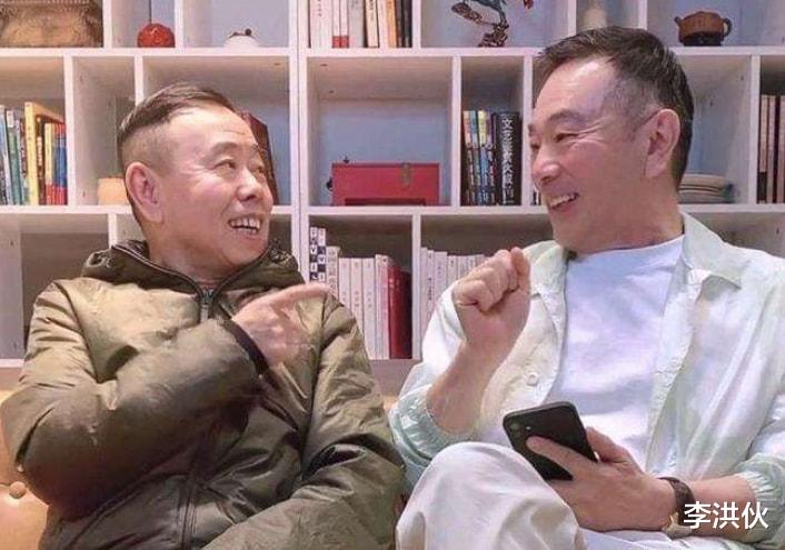 程潇|老演员生存不易，方丈侯堃卖货被嘲过气，为赚钱低声下气陪着笑脸