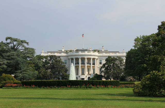 梁子谦说 厌倦与美国“同流合污”？白宫新闻秘书计划离开，网友反响巨大