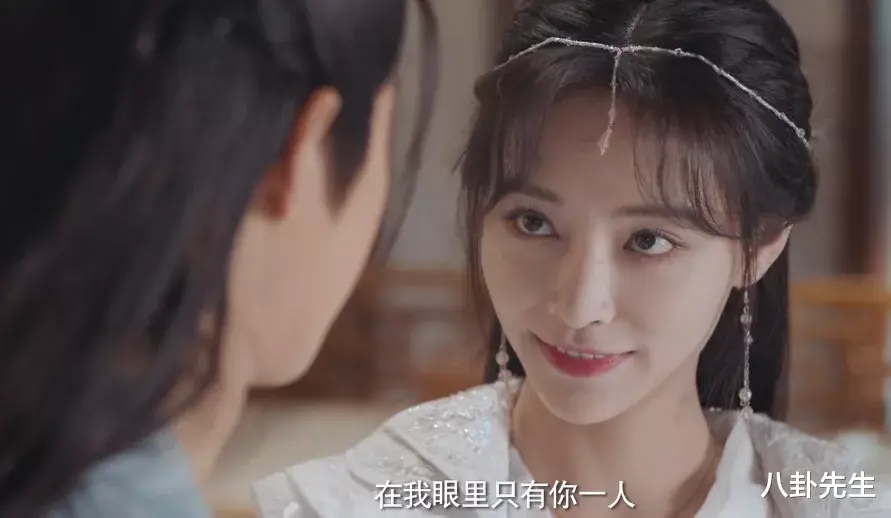 国产剧|国产剧真敢拍！女主坠楼安全落地，神仙打架用枪，古代惊现热气球