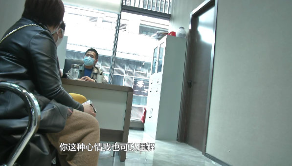 小产权房|入户门“打架” ?业主不愿意收房,开发商:你让我很为难