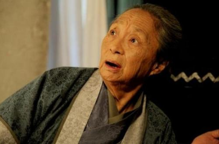 娱乐圈|国家一级演员，因病去世千人送行，23岁孙子更是成了国人骄傲