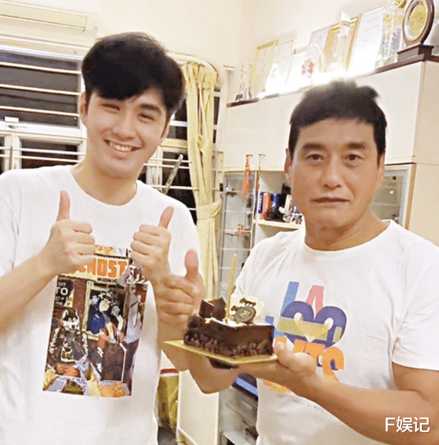 王文也|TVB绿叶王陪儿子锻炼让其再入行 不小心扭脚儿子马上帮手按摩