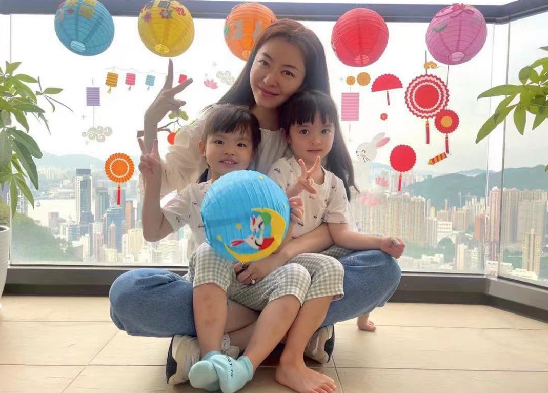 熊黛林|熊黛林送名表为郭可颂庆生，价值30万港元，哄得富豪丈夫相当高兴