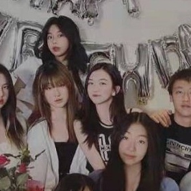 李嫣|偶遇王菲15岁女儿李嫣,穿超短裤包不住臀,拎两万元小菜篮亮了