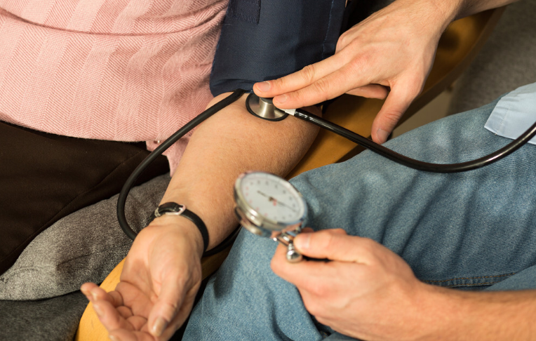 高血压|高血压的“源头”发现了,医生:3种食物让血压“飙升”,要少吃