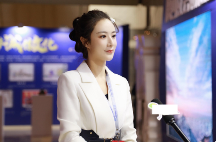 |有一种“整容”叫薇娅卸妆，看到素颜照后，网友：是同一个人吗