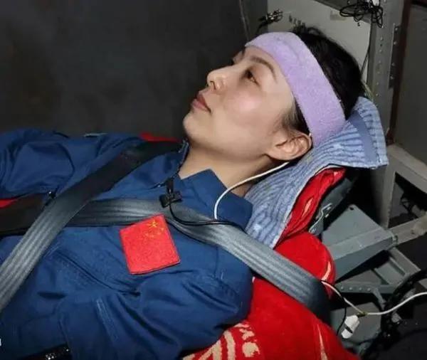 航天 太空最美女教师，王亚平的航天人生，女宇航员到底要经历什么