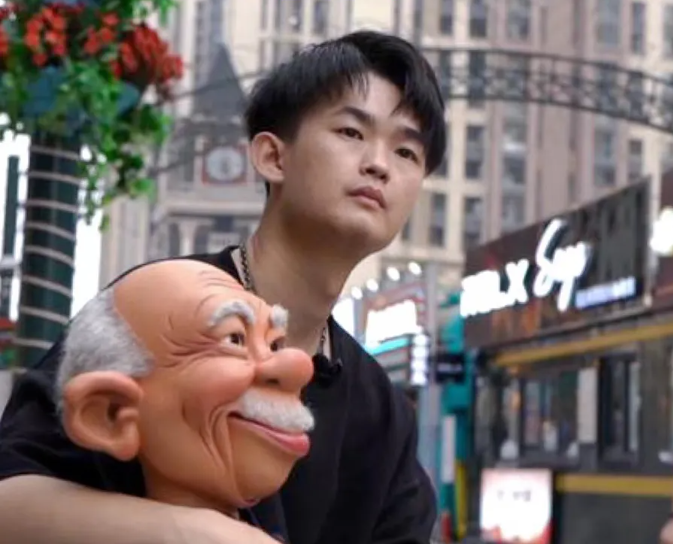 郭德纲|逗笑郭德纲的他,给父母买车买房了