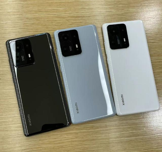 苏芳泽|iQOO8Pro的堆料和小米MIX4的屏下摄像头怎么选?