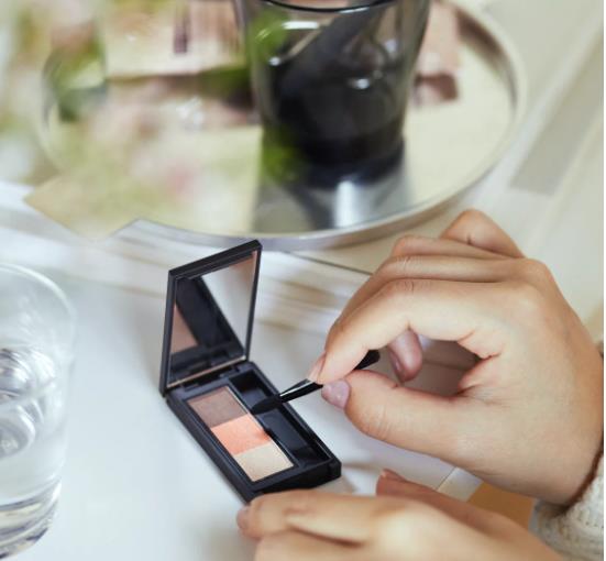 蔡宏志聊时尚 50岁日本独居女性的清晨时光：6：30起床，9点工作，生活节奏很慢