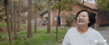 贾玲|《你好李焕英》逆袭了！贾玲没拿沈腾来骗大家，还一把捧火张小斐