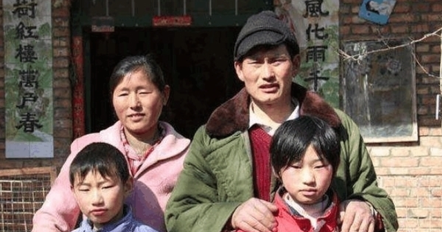 山河令|大衣哥200斤女儿疑订婚！彩礼以卡车计，女婿“帅气”身份特殊？