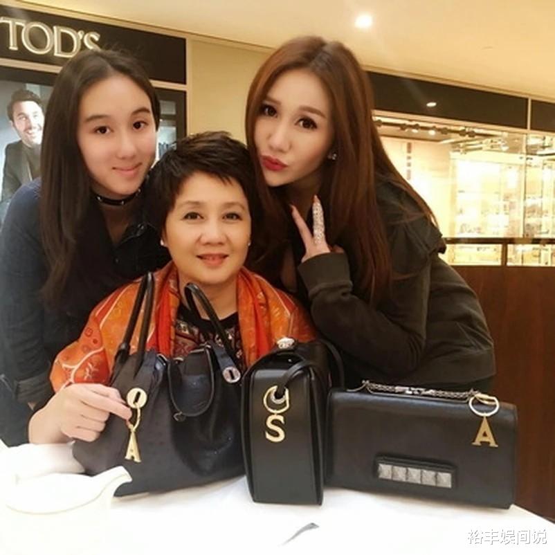 何超云|32岁何超云低调现身好友派对，打扮性感不输何超莲，感情状态成谜