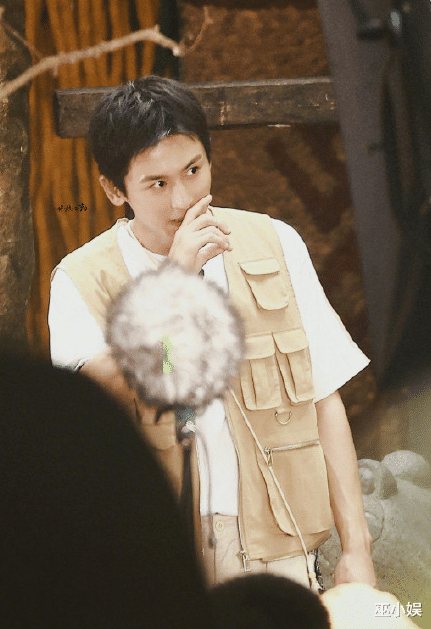 张哲瀚|张哲瀚跑男路透遭群嘲？与许凯同框被吊打，被指像少爷和他的保镖？