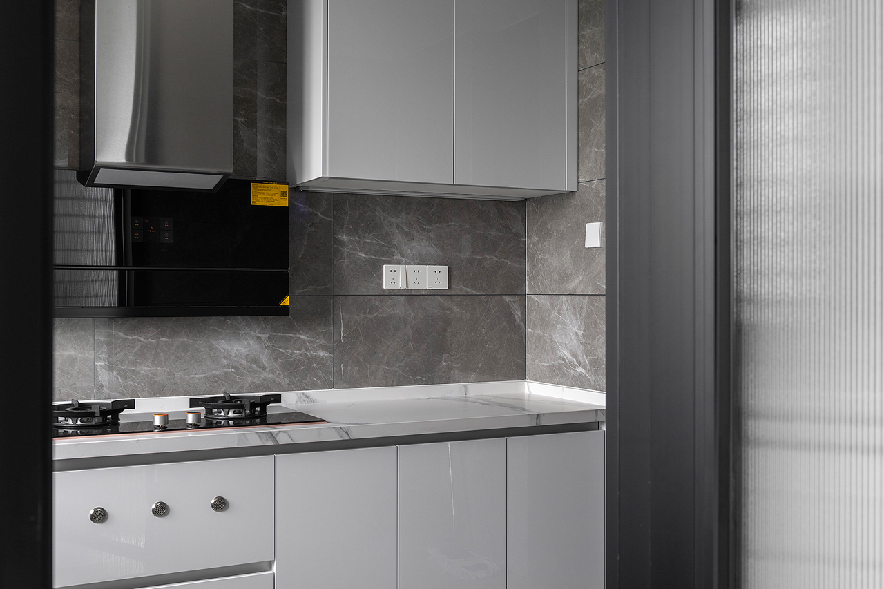 208㎡现代台式，花百万打造的简约四居，晒晒现场照