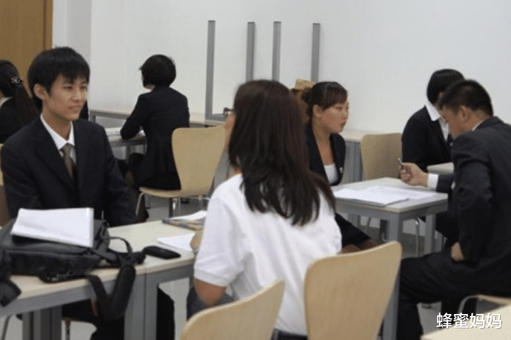 应届生|“体面工作”和“高薪工作”，你选哪一个？年轻人的选择出奇一致