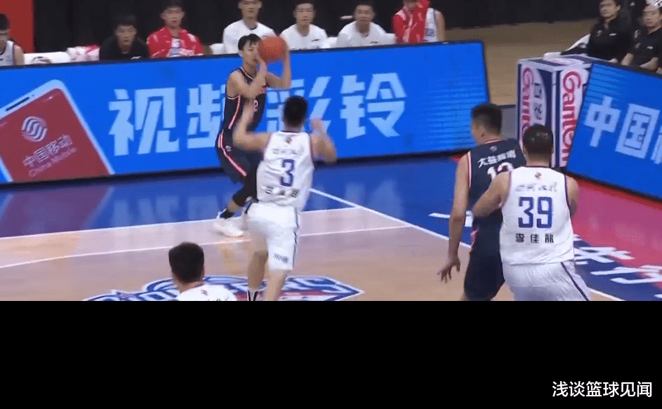 廣東男籃|天津3分雨逼得廣東落后，大哥阿聯(lián)都無(wú)濟(jì)于事，小弟徐杰發(fā)飆了