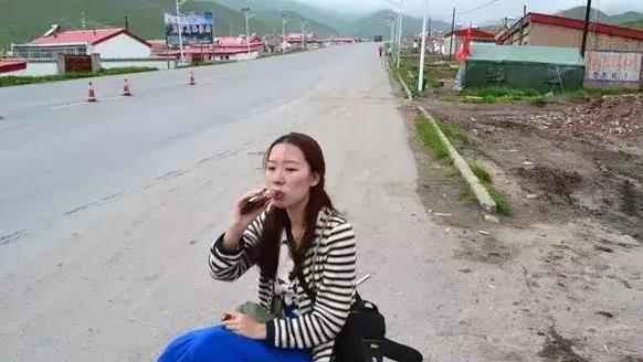 奶球妈咪聊|川藏线上的“穷游女”，各个长相漂亮，为何老司机却避而远之？