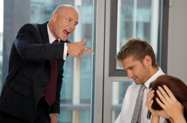 |职场中，小人通常会用的“坑人伎俩”，可以不模仿但一定要留心眼！