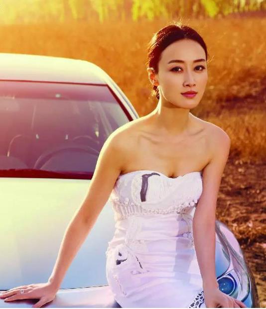 鹿晗|央视金牌主持的她，前后两男人为她离异，如今非常美满幸福