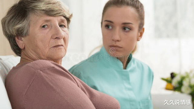 72岁大妈坦言:等到老了病了之后才知道,老伴和子女全都不靠谱