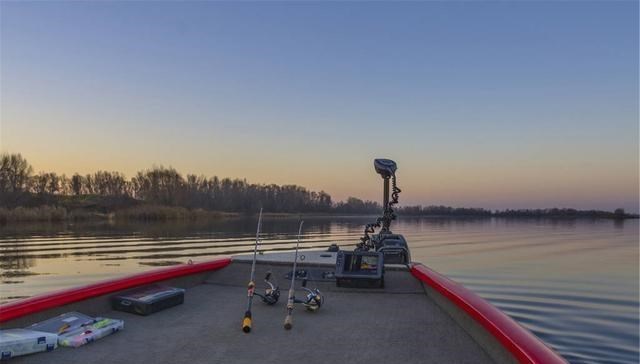 饵料|省吃俭用买渔具！“河边生意”为何这么好做？