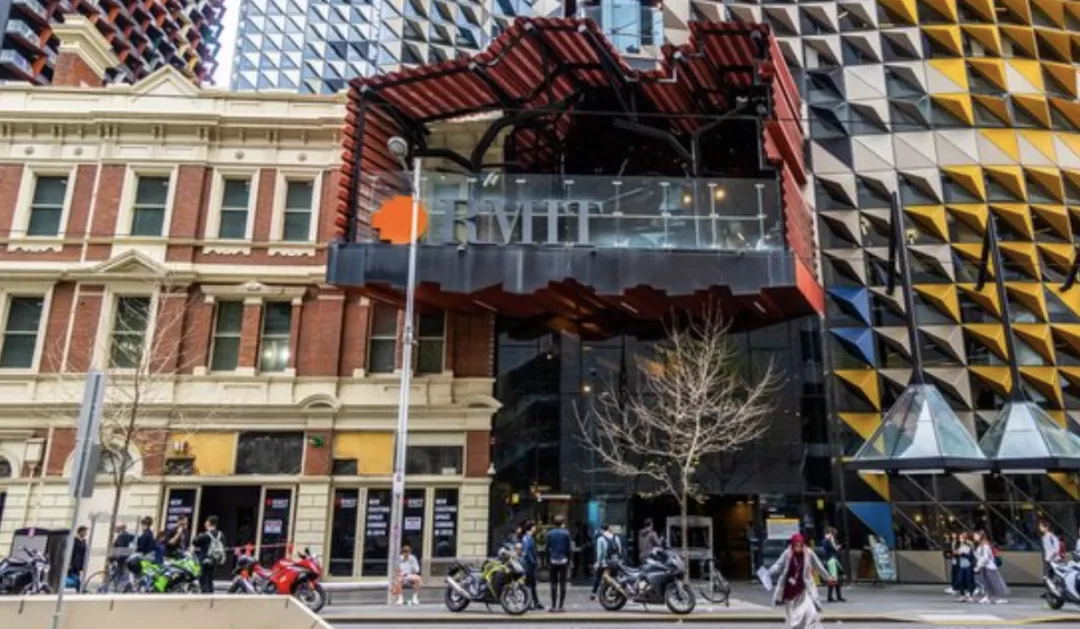 集成电路|男子连续12年申请大学工作失败，怒骂学校，被“拉黑”后告上法院