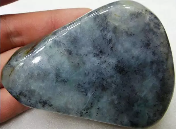 翡翠|黑色翡翠的迷人魅力！