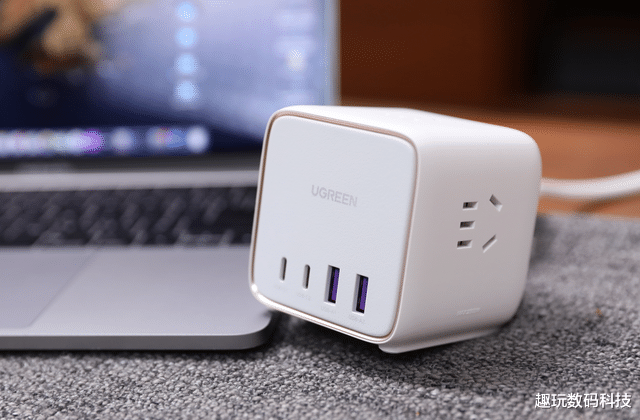 阿里巴巴|你家的排插该升级了，65W氮化镓快充的插座，你心动了吗？