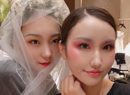 明星素颜|“贝勒爷”粉丝千万，每天却素颜拖鞋出镜，真正的职业才让人羡慕