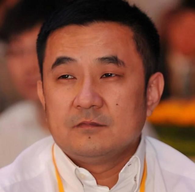 王永红|王永红：公司破产丝毫不慌，套61亿携女明星出逃，亲爹去世都不回