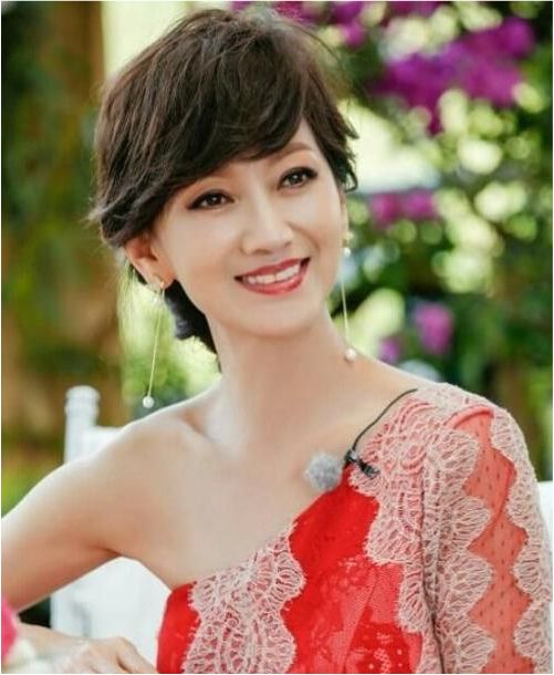 精致的女人到中年也要“富养”，建议多在这4处花时间，50岁也不显老