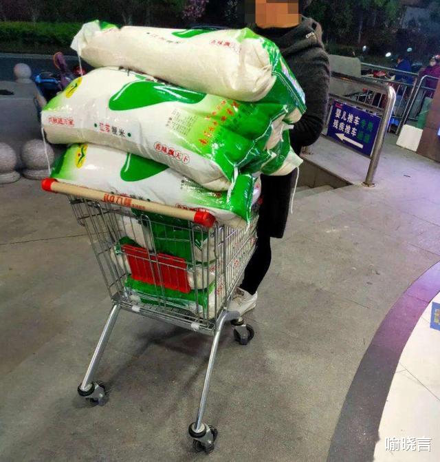 喻晓言 国家是叫你适当的囤粮，没有让你疯狂的囤粮。