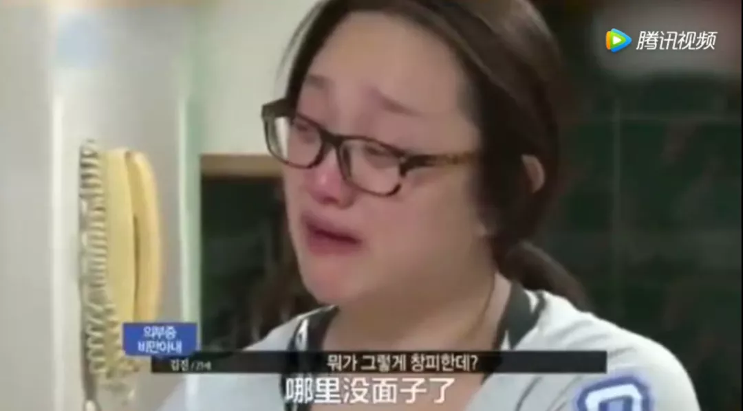 |40岁朱丹跟二胎儿子合照曝光，遭网友群嘲：难怪周一围看不起你