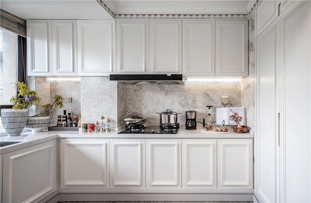 140平的舒适家居,室内宽敞通透,处处散发着明媚的生机