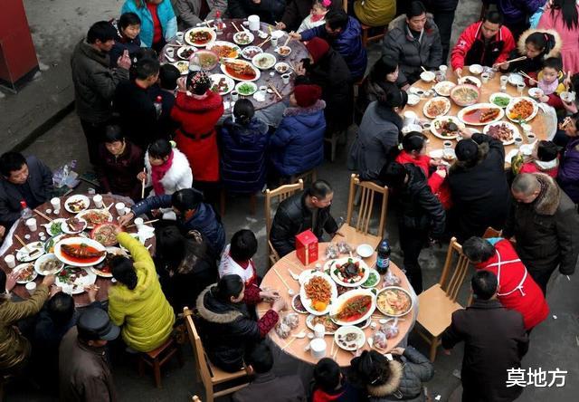 莫地方 现在农村酒席，很多时候白酒啤酒都成了摆设，为何都不爱喝酒了？