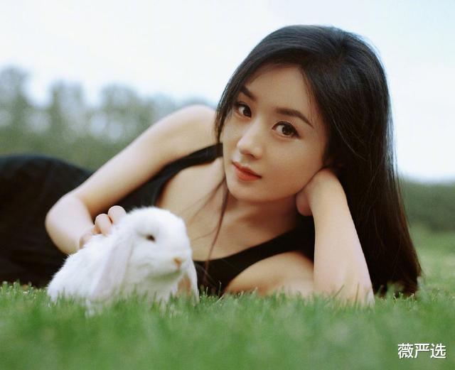 赵丽颖|赵丽颖全新大片上线，纯黑吊带长裙性感美艳，美背超吸睛