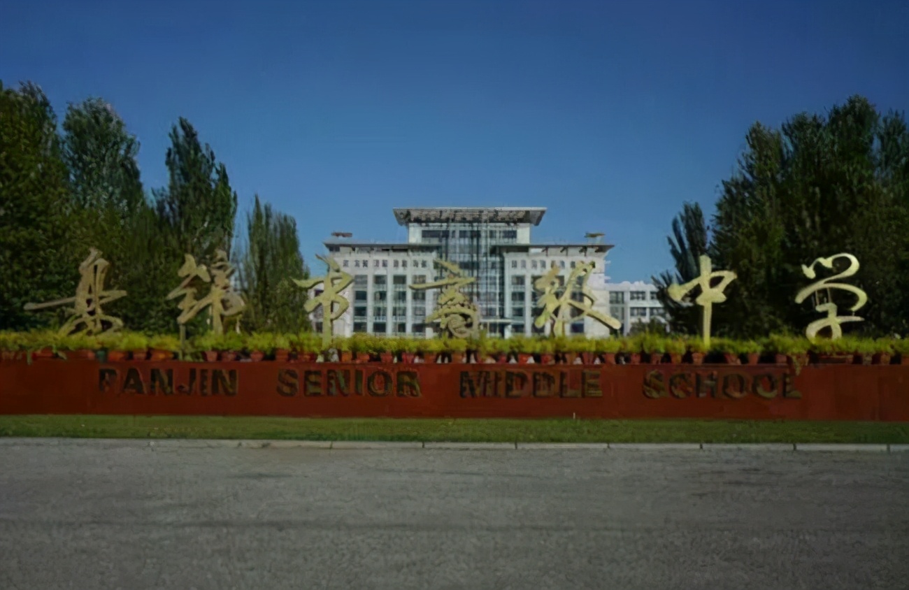 文科状元是来自丹东二中的曹馨予以691折冠.