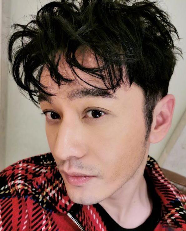 发型|黄晓明“暴瘦”25斤，太阳穴凹陷抬头纹严重，令人心疼不已