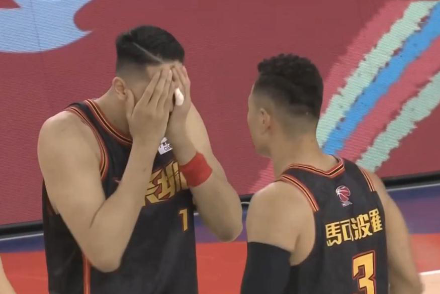 篮网队|太狠了！CBA争冠队轰18-0狂潮，逮住烂队往死里揍，丝毫不留情面