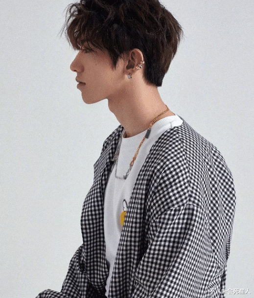 练练|含胸驼背、脖子前倾，上镜就成灾难，男星们该练练仪态了