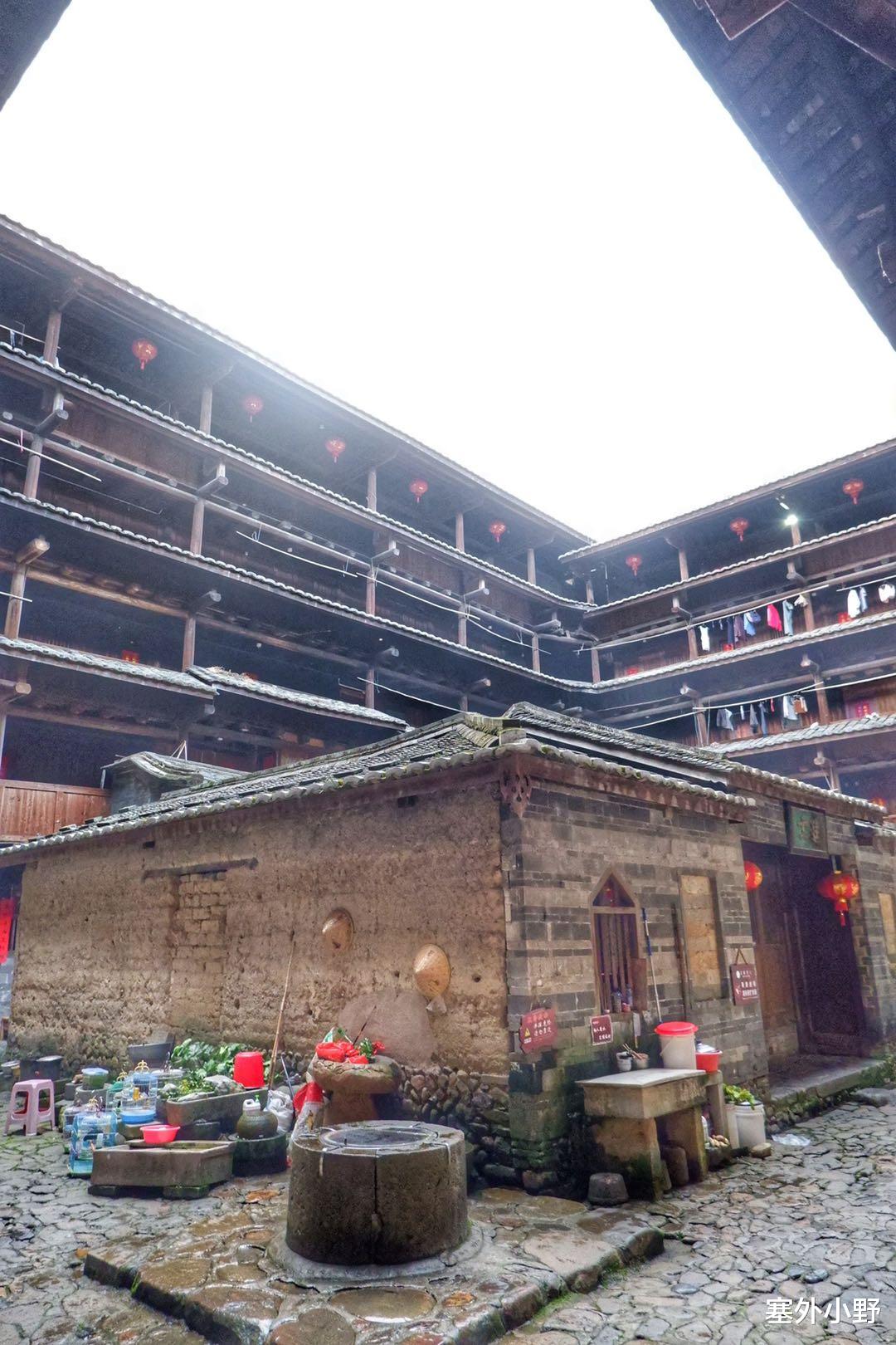 塞外小野 农村在沼泽地建楼倒塌,打了千根木桩,又建五层高楼,140个房间