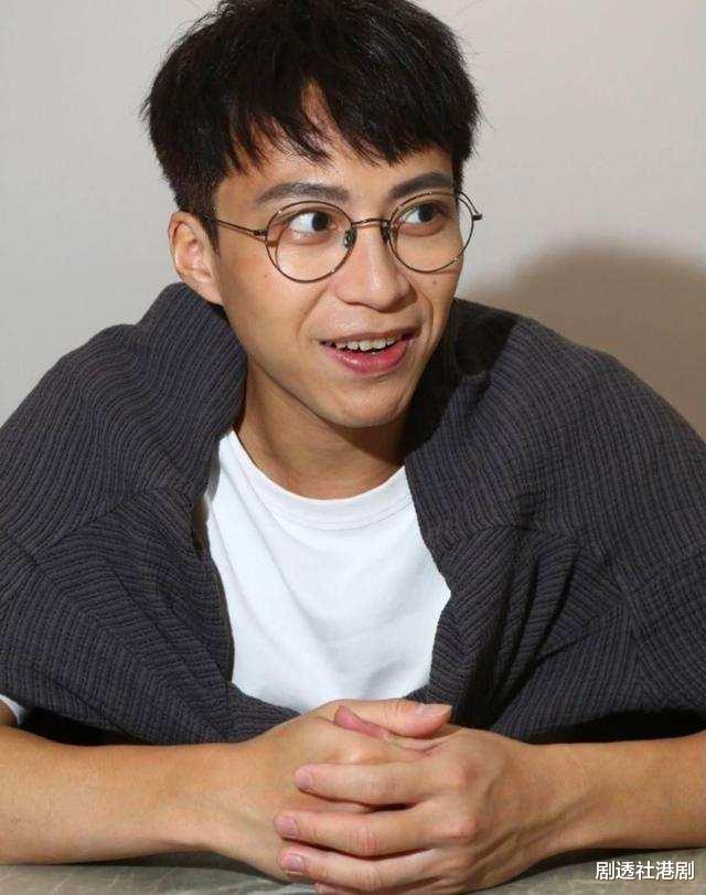 吴业坤|TVB上位小生晒与邓紫棋旧照遭群嘲，网民：谁会记得你这个路人甲